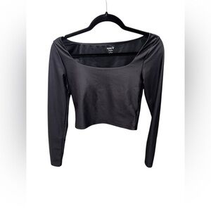 Black Long Sleeve Active Crop Top NWOT NEVER WORN